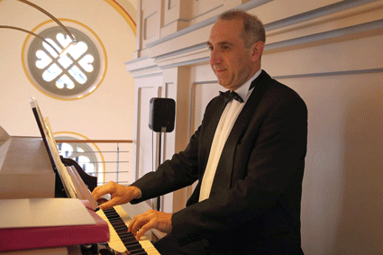 Prof. Frantisek Vanicek auf der Walcker Orgel