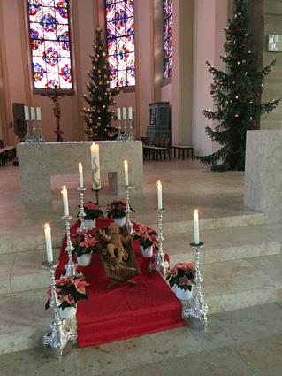 Die festlich geschmckte Pfarrkirche St. Petrus und Paulus